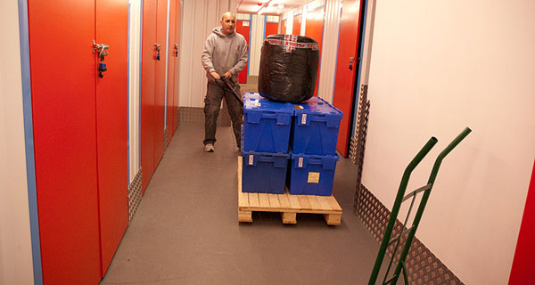 Rocket Storage - Loading self-storage units